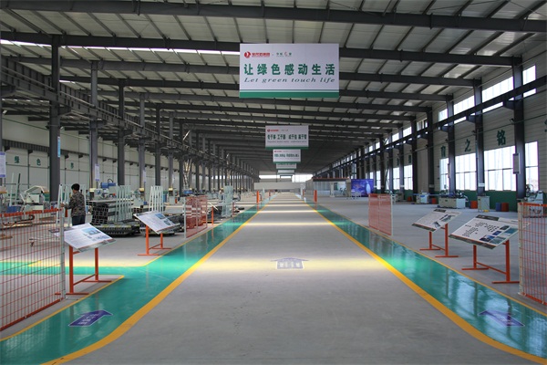 鋁合金門窗生產(chǎn)車間圖片派克機(jī)器