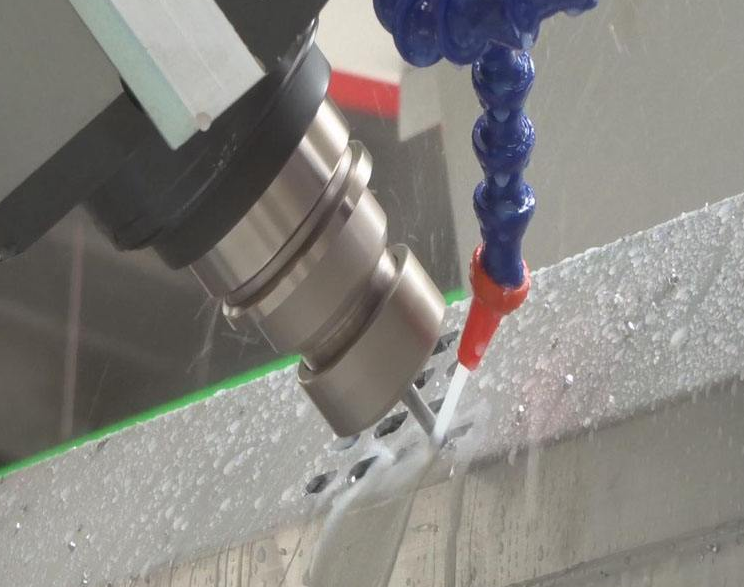 鋁型材加工中心